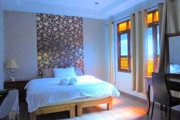 هتل Excellence Villas & Hostel