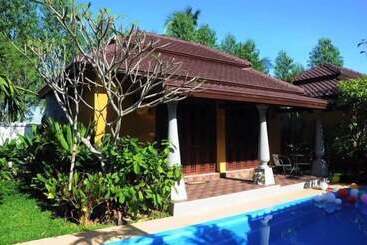 هتل Excellence Villas & Hostel