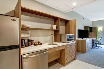 هتل Home2 Suites By Hilton Montreal Dorval