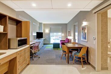 هتل Home2 Suites By Hilton Montreal Dorval