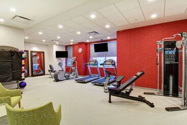 هتل Home2 Suites By Hilton Montreal Dorval