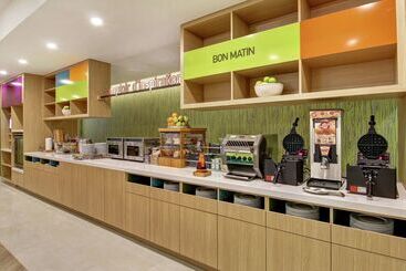هتل Home2 Suites By Hilton Montreal Dorval