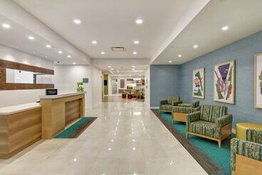 هتل Home2 Suites By Hilton Montreal Dorval