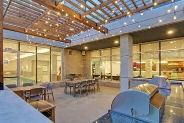 هتل Home2 Suites By Hilton Montreal Dorval