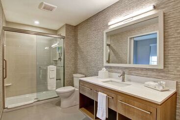 هتل Home2 Suites By Hilton Montreal Dorval