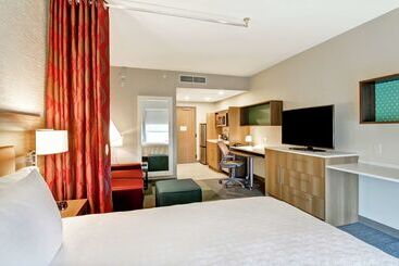 هتل Home2 Suites By Hilton Montreal Dorval