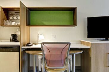 هتل Home2 Suites By Hilton Montreal Dorval