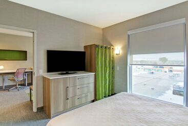 هتل Home2 Suites By Hilton Montreal Dorval