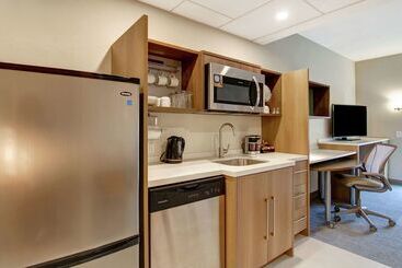 هتل Home2 Suites By Hilton Montreal Dorval