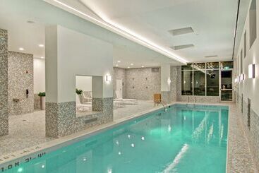 هتل Home2 Suites By Hilton Montreal Dorval