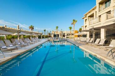 هتل Jekyll Ocean Club Resort