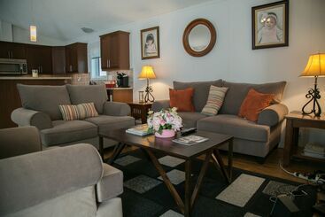 هتل Lou And Francis Guesthouse