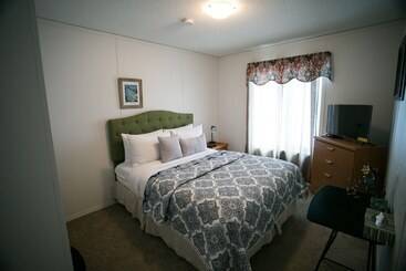 هتل Lou And Francis Guesthouse