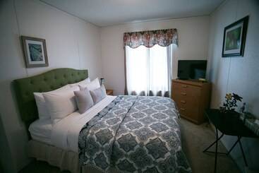 هتل Lou And Francis Guesthouse