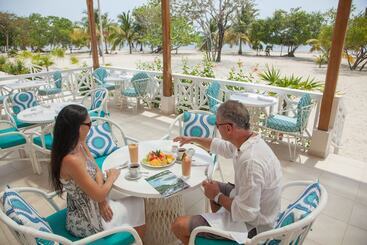 هتل Naia Resort And Spa