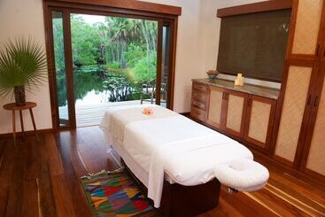 هتل Naia Resort And Spa