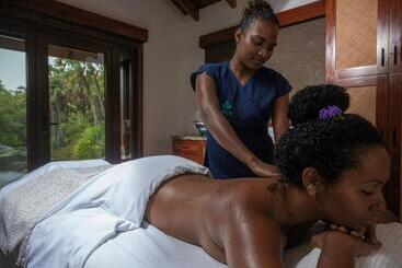 هتل Naia Resort And Spa
