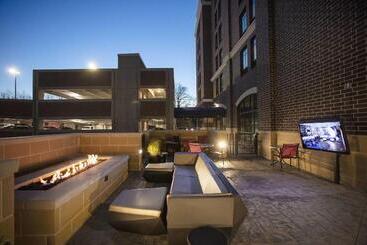 هتل Springhill Suites By Marriott Athens Downtown/university Area