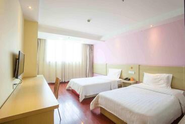هتل 7days Inn Urumqi Yan An Road Branch