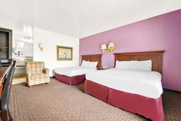 هتل Capitol Inn And Suites
