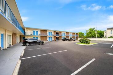 هتل Capitol Inn And Suites