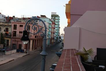 هتل Casa Zenia Habana