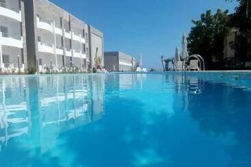 Hotel Cecilia Resort Private Chalets