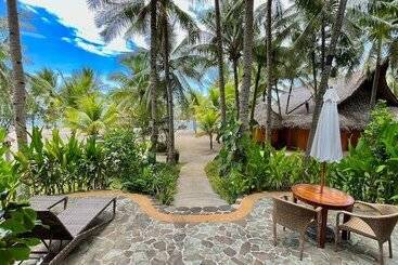 هتل Coco Grove Beach Resort, Siquijor Island