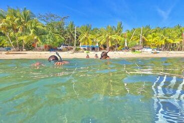 هتل Coco Grove Beach Resort, Siquijor Island