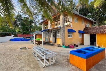 هتل Coco Grove Beach Resort, Siquijor Island