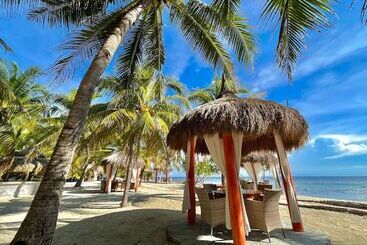 هتل Coco Grove Beach Resort, Siquijor Island