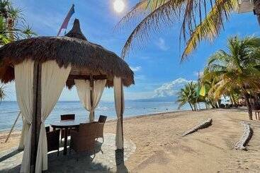 هتل Coco Grove Beach Resort, Siquijor Island