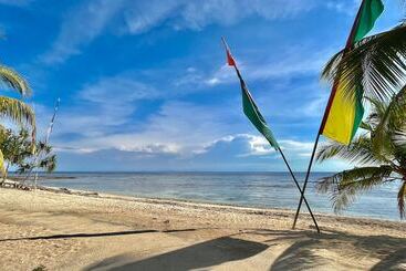 هتل Coco Grove Beach Resort, Siquijor Island