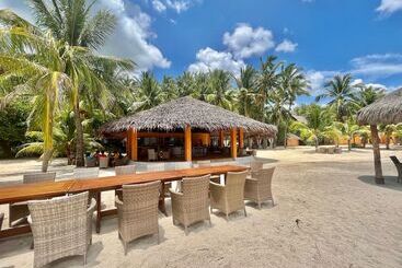 هتل Coco Grove Beach Resort, Siquijor Island