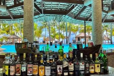 هتل Coco Grove Beach Resort, Siquijor Island