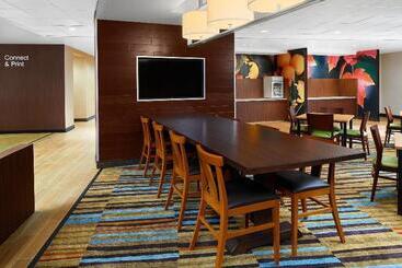 هتل Fairfield Inn & Suites By Marriott Fresno Yosemite International Airport