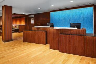 هتل Fairfield Inn & Suites By Marriott Fresno Yosemite International Airport