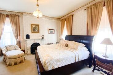 هتل Galena Inn Formerly Victorian Mansion