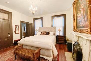 هتل Galena Inn Formerly Victorian Mansion