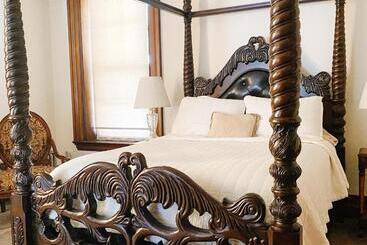 هتل Galena Inn Formerly Victorian Mansion
