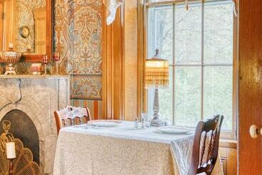 هتل Galena Inn Formerly Victorian Mansion