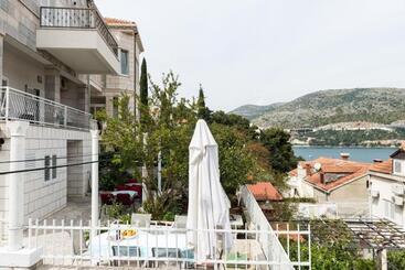 هتل Guest House Cuk
