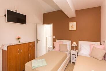 هتل Guest House Cuk
