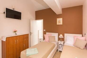 هتل Guest House Cuk