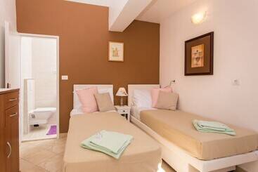هتل Guest House Cuk