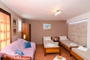 هتل Guest House Cuk