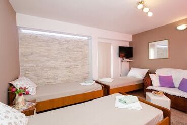 هتل Guest House Cuk