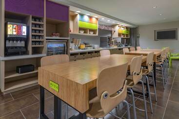 هتل Home2 Suites By Hilton Kingman