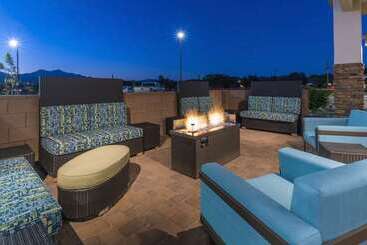هتل Home2 Suites By Hilton Kingman