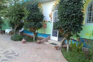 هتل Luxor Guest House